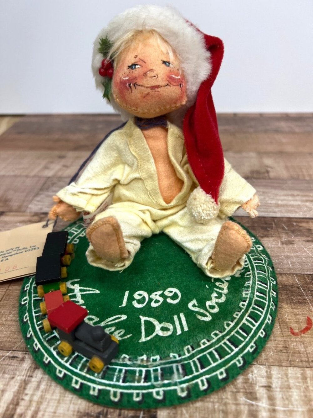 1989 Annalee Christmas Doll Society Santa Figure With Train & Felt Base